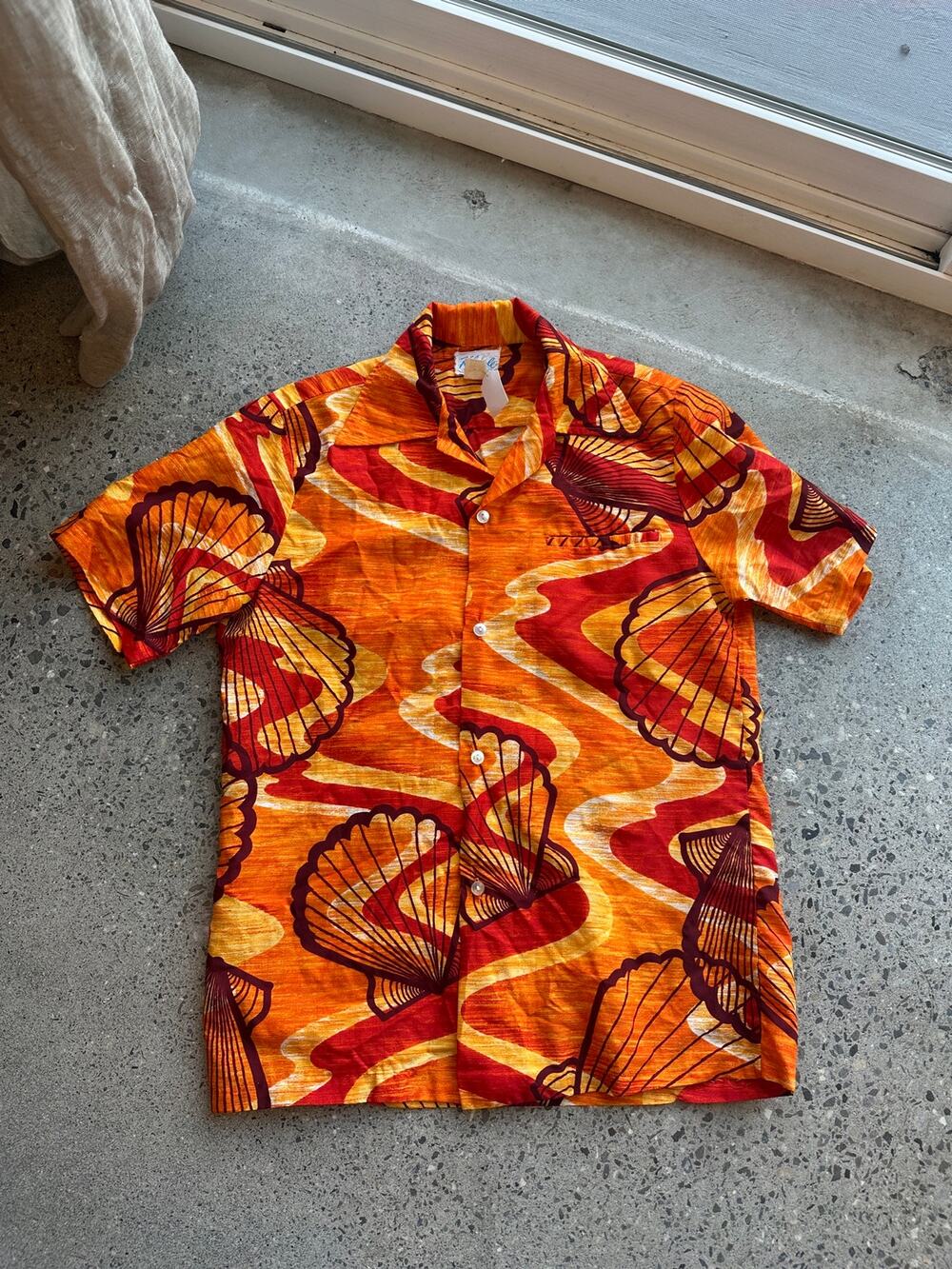 Kolekole Men’s M Vintage Hawaiian Shirt Orange Red Shell Print Short Sleeve